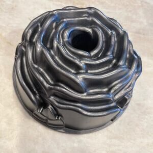 Nordic Ware Rose Bud Cake pan